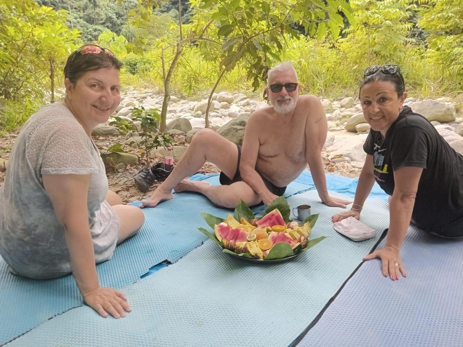 Magpie Homestay & Jungle Trekking Especially For Guest Trekking With Us Bukit Lawang Exteriör bild