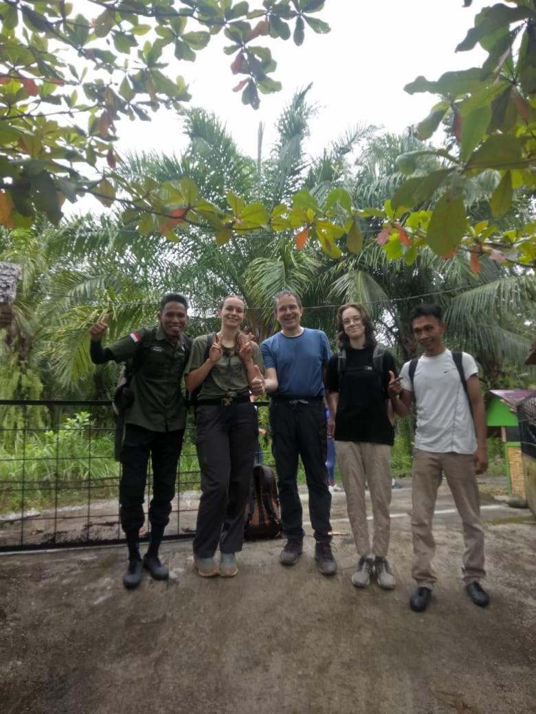 Magpie Homestay & Jungle Trekking Especially For Guest Trekking With Us Bukit Lawang Exteriör bild