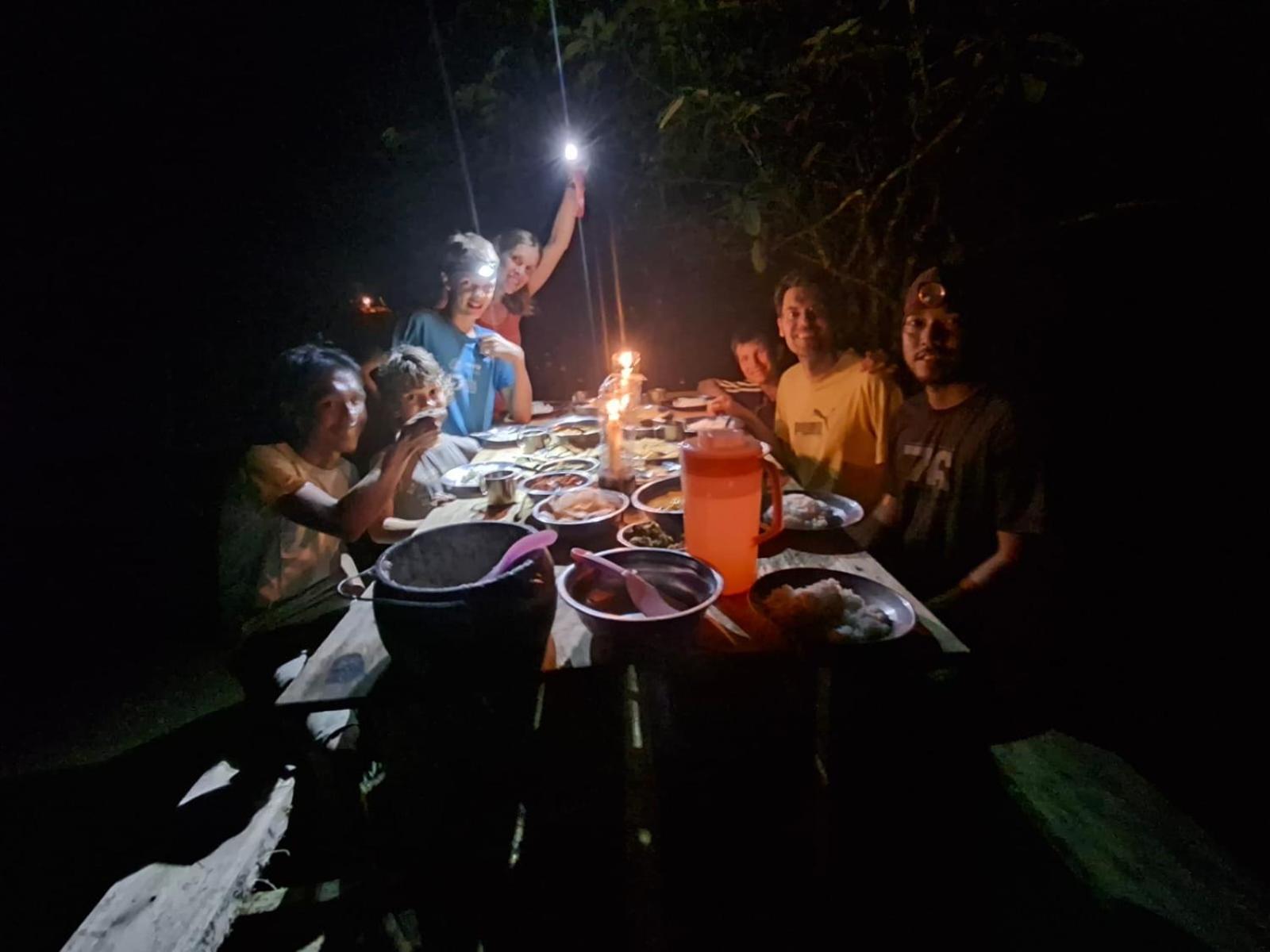 Magpie Homestay & Jungle Trekking Especially For Guest Trekking With Us Bukit Lawang Exteriör bild